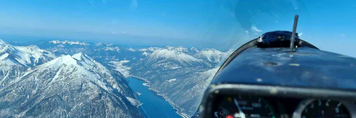 Flugwegposition um 14:02:22: Aufgenommen in der Nähe von Gemeinde Stans, Österreich in 2711 Meter